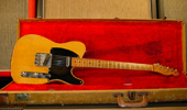 Fender_telecaster_black_guard_tellies_de_1952